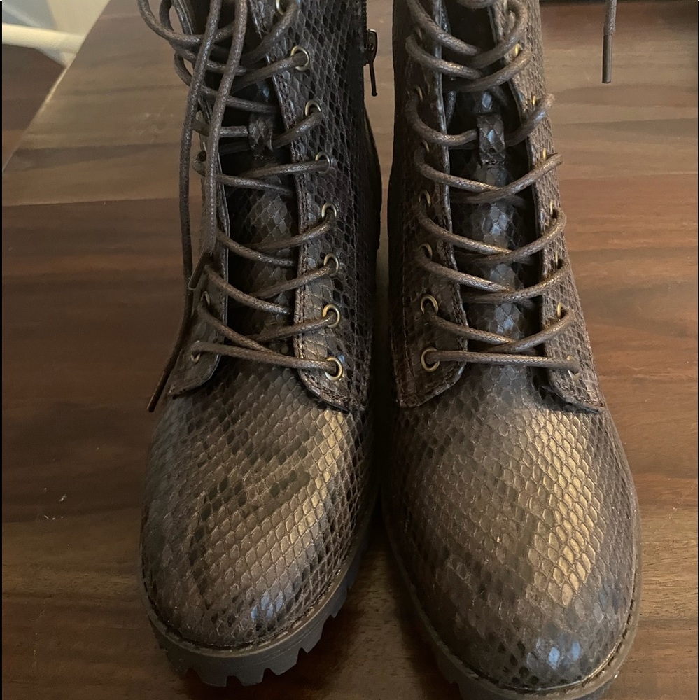 Size 8 ankle boots NWOT.